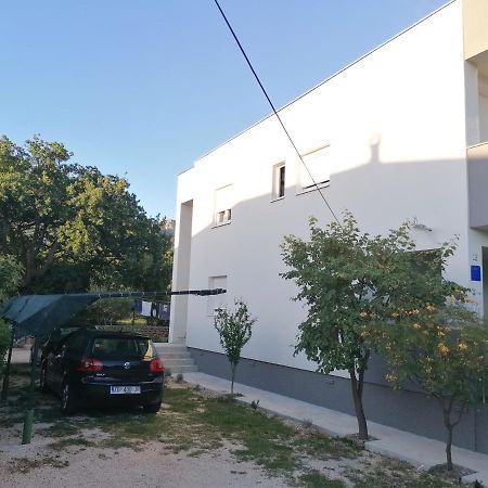 Apartments Lota Starigrad Paklenica Bagian luar foto