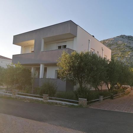Apartments Lota Starigrad Paklenica Bagian luar foto