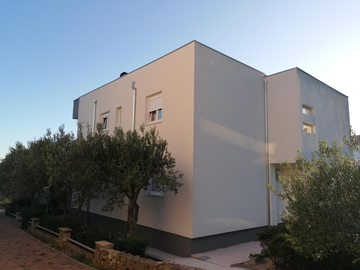 Apartments Lota Starigrad Paklenica Bagian luar foto