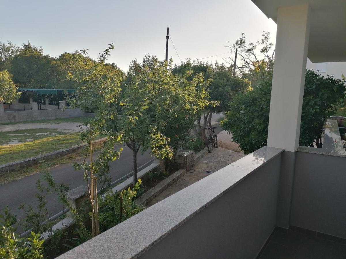 Apartments Lota Starigrad Paklenica Bagian luar foto