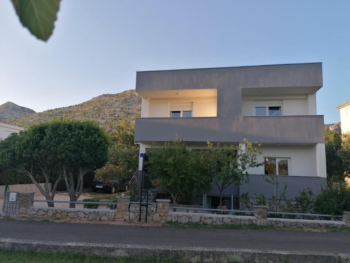 Apartments Lota Starigrad Paklenica Bagian luar foto