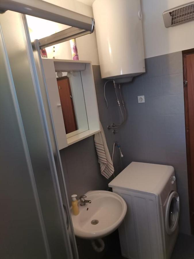Apartments Lota Starigrad Paklenica Bagian luar foto