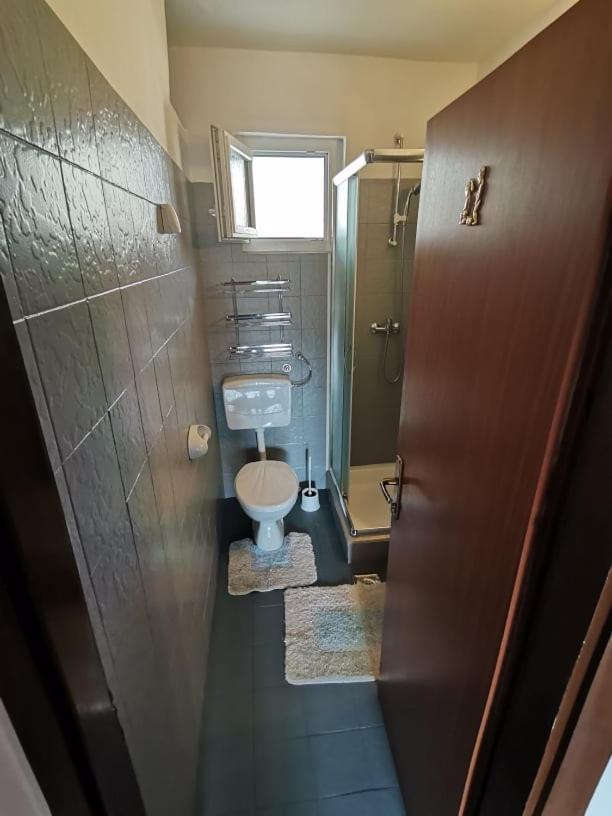 Apartments Lota Starigrad Paklenica Bagian luar foto