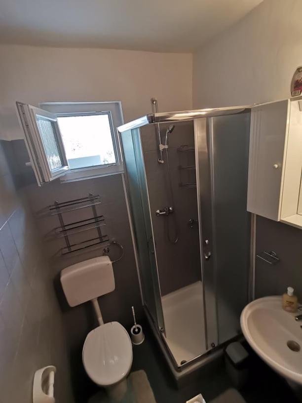 Apartments Lota Starigrad Paklenica Bagian luar foto