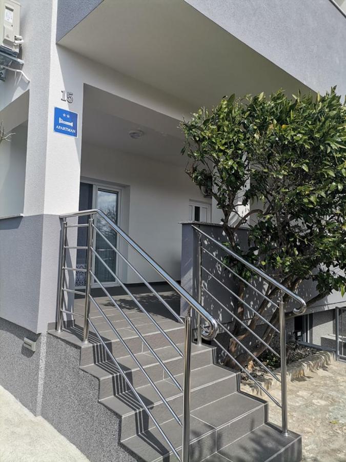 Apartments Lota Starigrad Paklenica Bagian luar foto