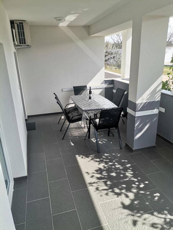 Apartments Lota Starigrad Paklenica Bagian luar foto