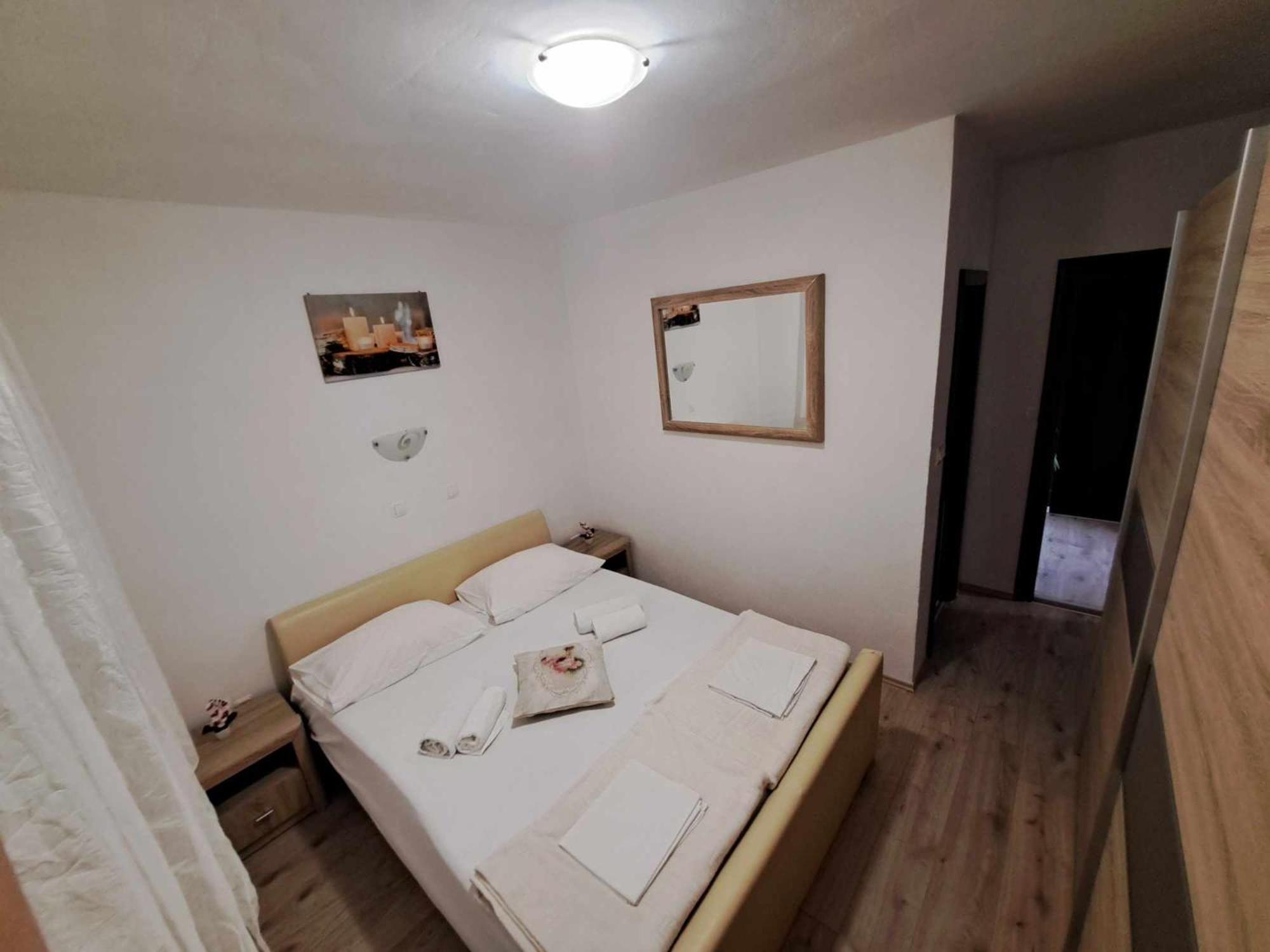 Apartments Lota Starigrad Paklenica Bagian luar foto