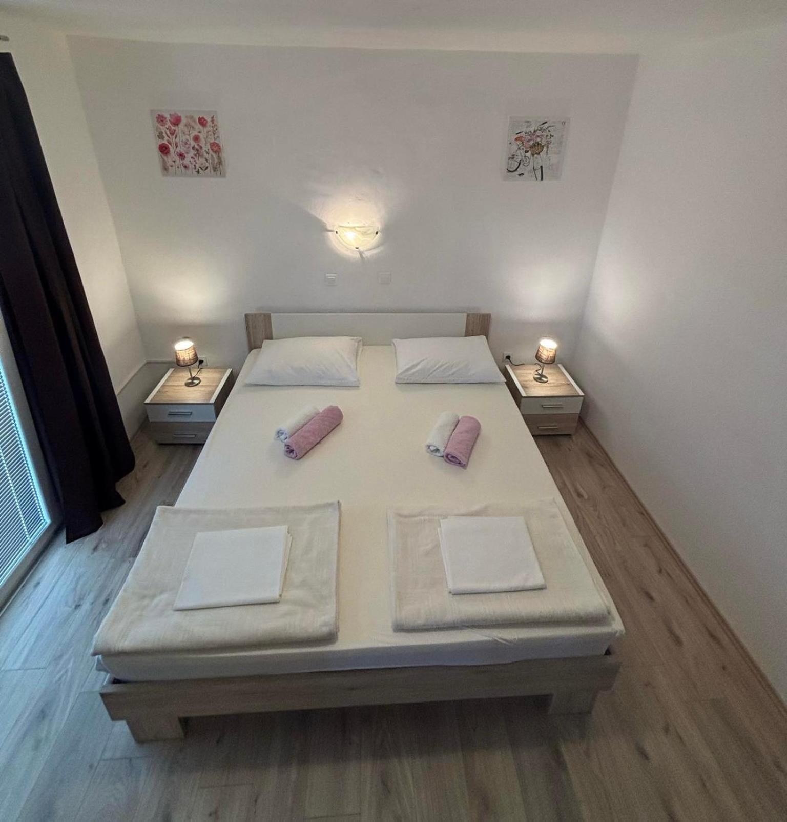Apartments Lota Starigrad Paklenica Bagian luar foto